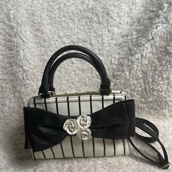Betsey Johnson White and Black stripes large Black bow accent rosette appliqué - Picture 1 of 12